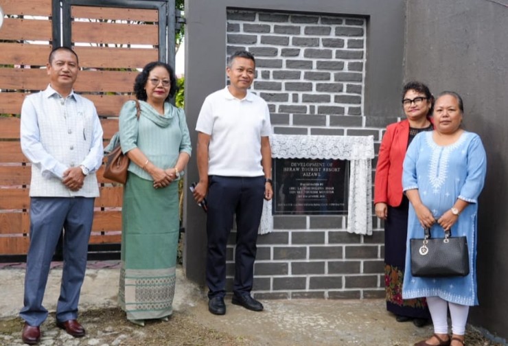 Tourism minister-in Khualzinte thlenna tur khualbuk a hawng